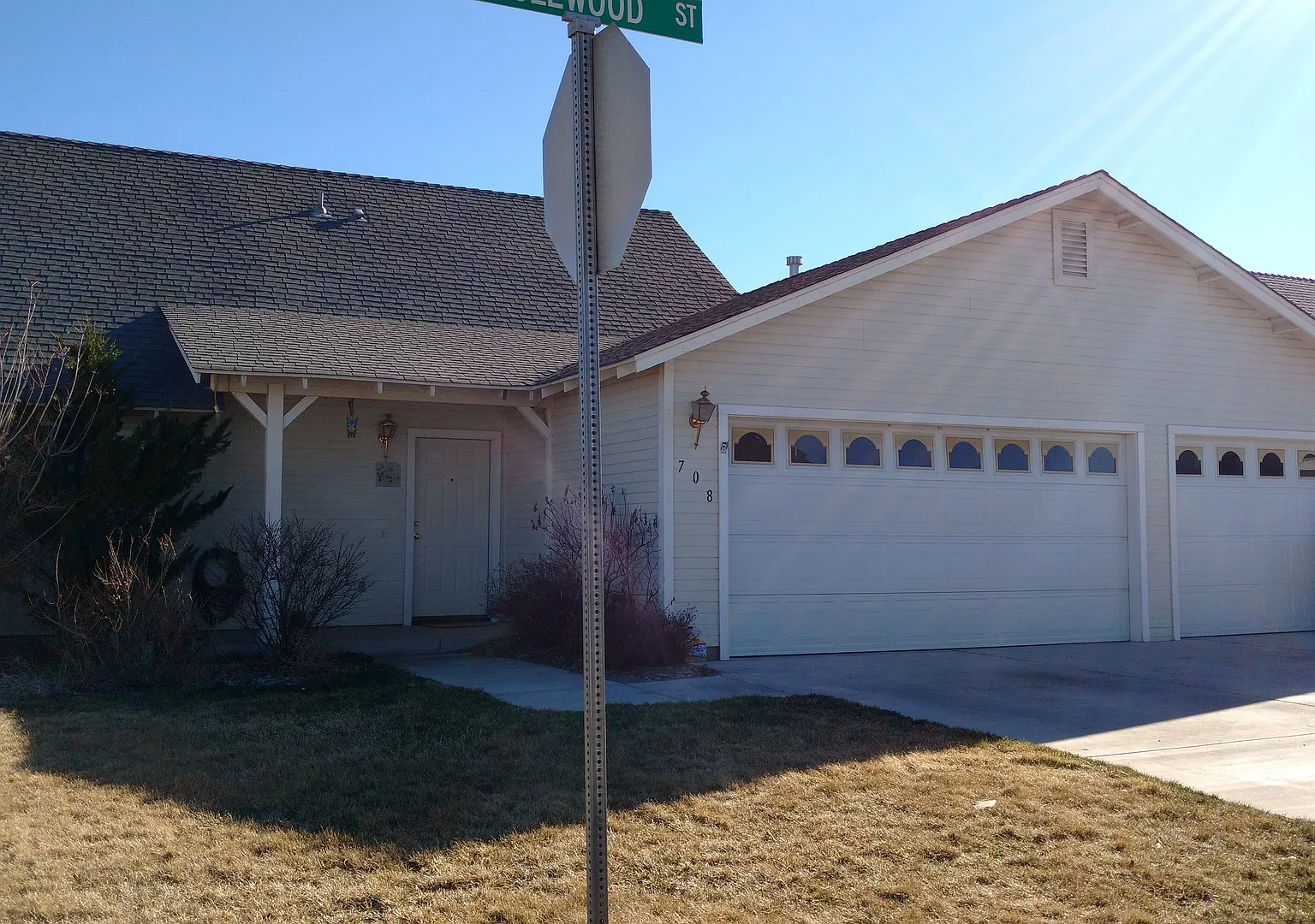 3 Bedroom 2 1/2 Bath 3 garage — Photo 3