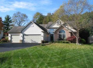 9346 Forest Ridge Dr, Roscoe, IL 61073