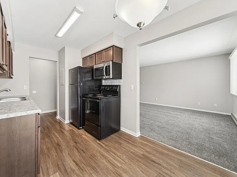 Williamsburg Apartments — Photo 2