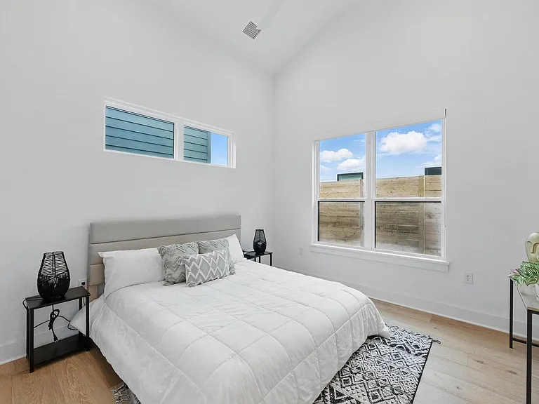 2105 Sl Davis Ave #2 — Photo 12
