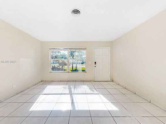 2nd image of 1141 Park Dr