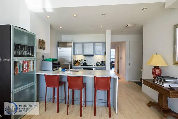 Sold by Metropolitan Property Group | media 21