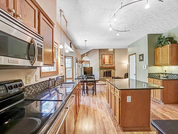 4th image of 824 Watten Ln