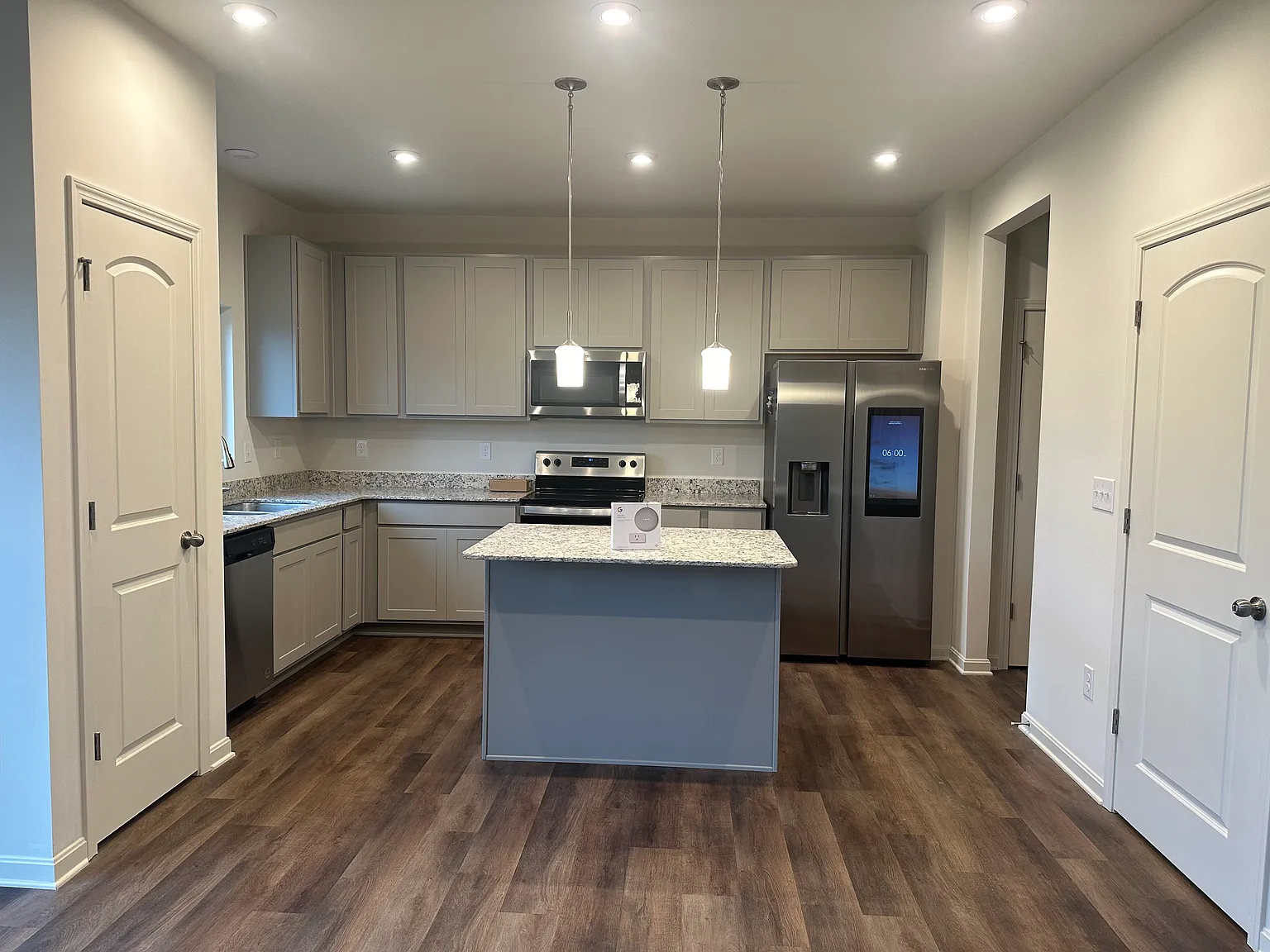 807 Harland Ct — Photo 4