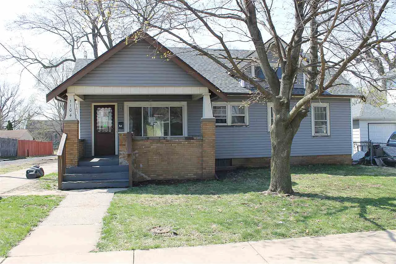 1104 E Arcadia Ave photo 1