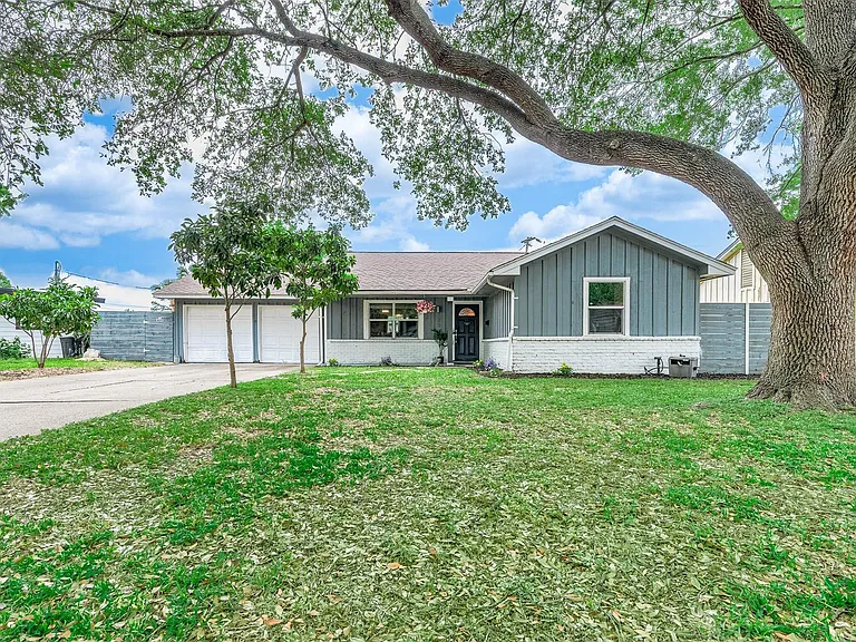 7230 Edgemoor Dr — Photo 1