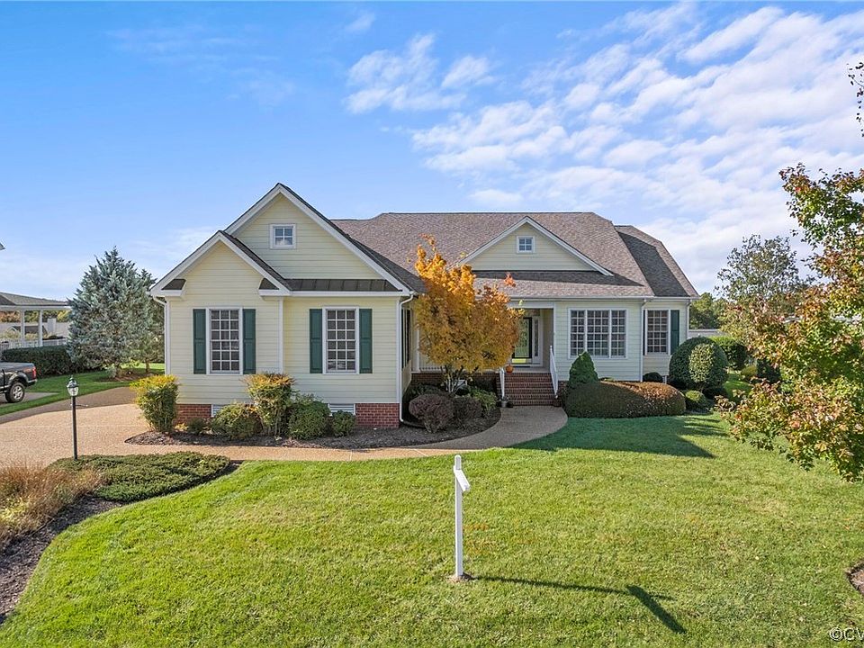 1st image of 834 Dogwood Dell Ln