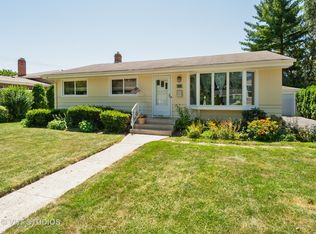 13 Wagner Dr, Cary, IL 60013