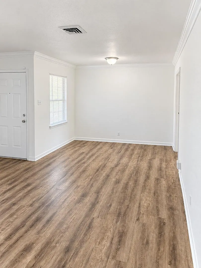 10007 Kittrell St — Photo 4