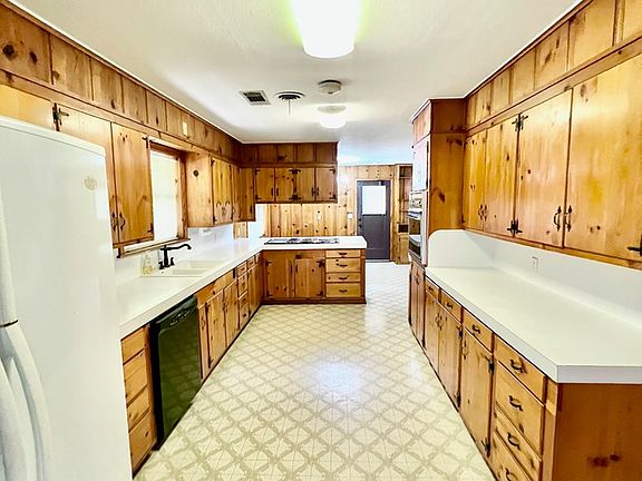 3rd image of 408 Crescent Dr