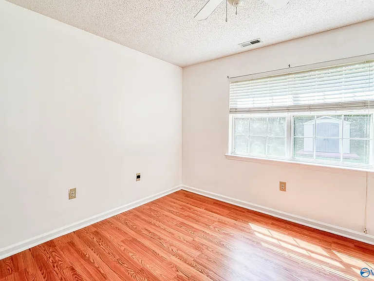 212 Green Springs Ln — Photo 17