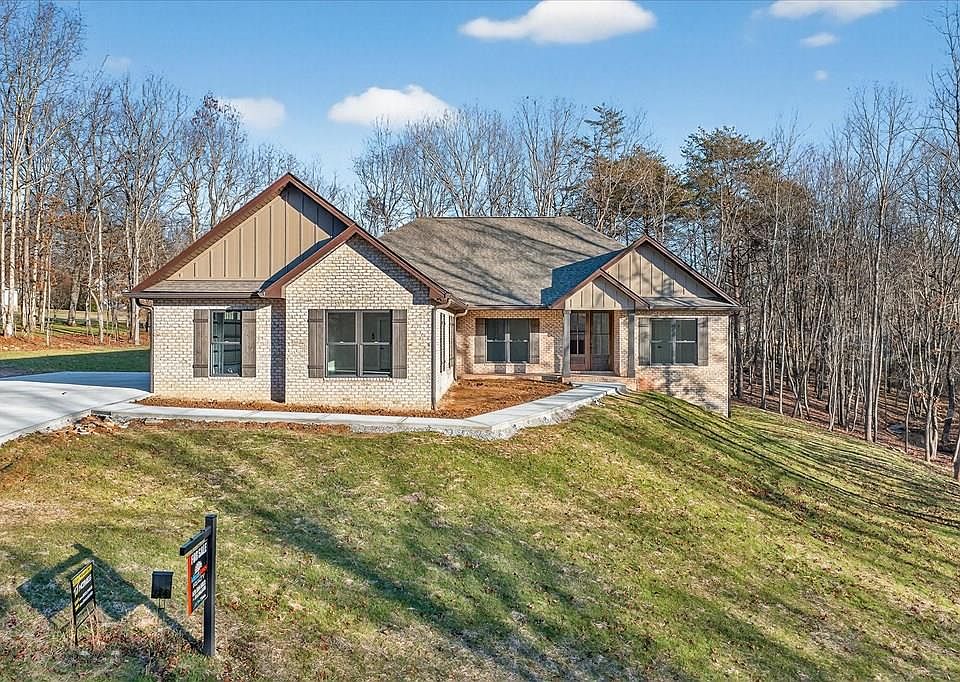 1st image of 138 Magnolia Ln