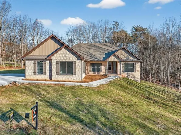 138 Magnolia Ln, Crossville, TN 38555