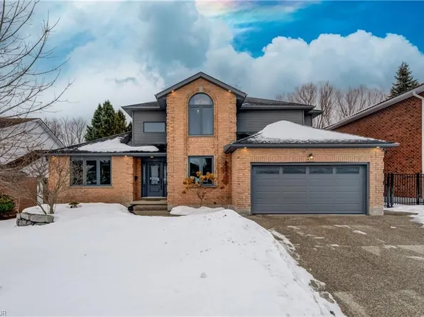 451 Knightsbridge Ct, Waterloo, ON N2T 2G5