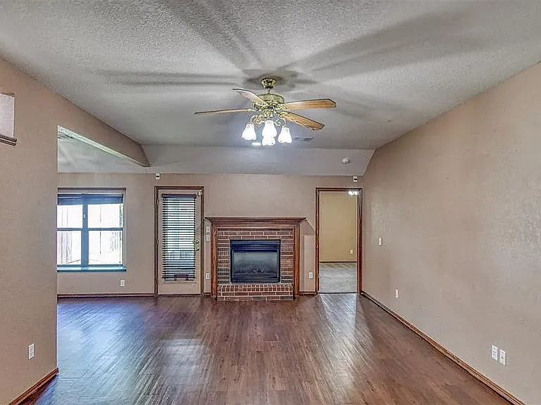 313 SW 141st St — Photo 3