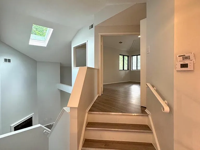 104 Sayre Dr — Photo 17