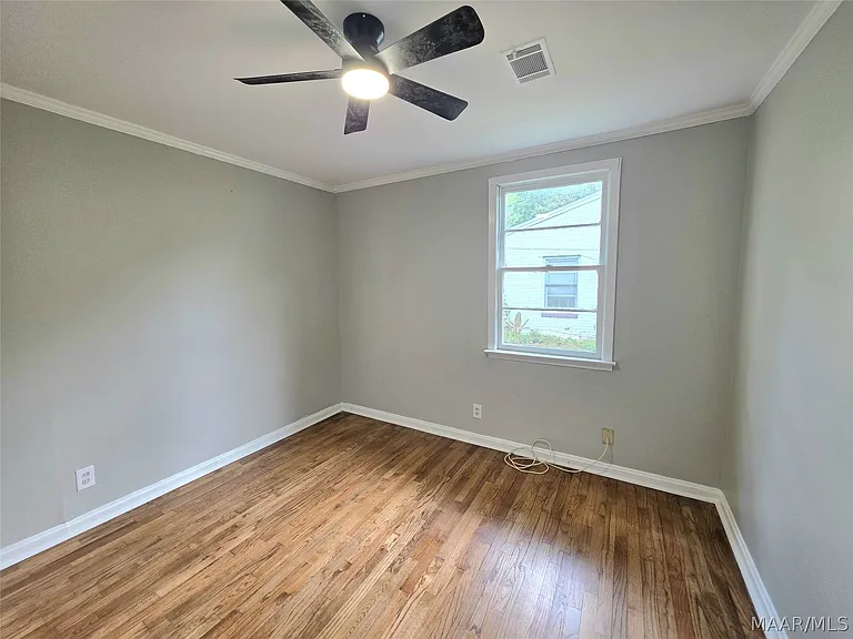979 Newton St — Photo 13