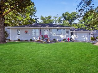 805 N Ealy St, Effingham, IL 62401