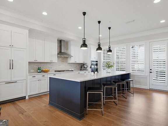 3rd image of 714 Opera Ln