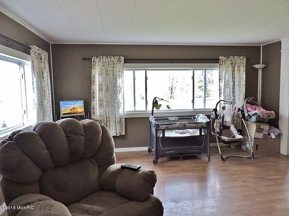 3rd image of 400 Bailey Dr