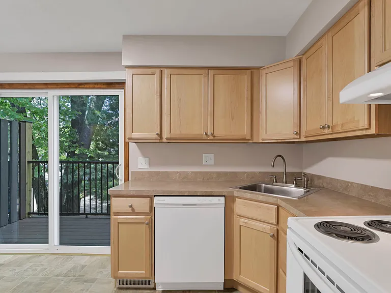288 N Franklin St — Photo 7