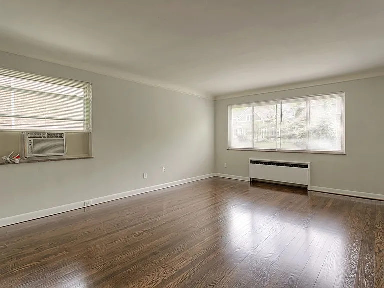 3279 Linwood Ave #4 — Photo 2
