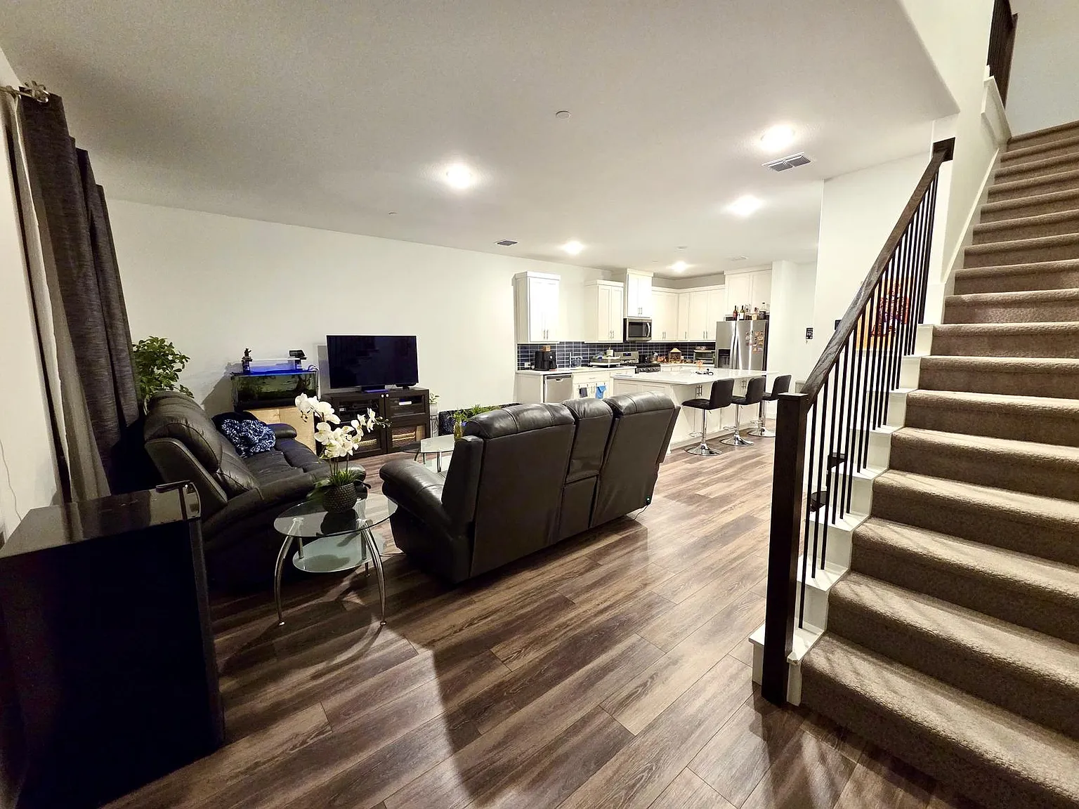 3 bed, 1801 sqft, $2,600 — Photo 3