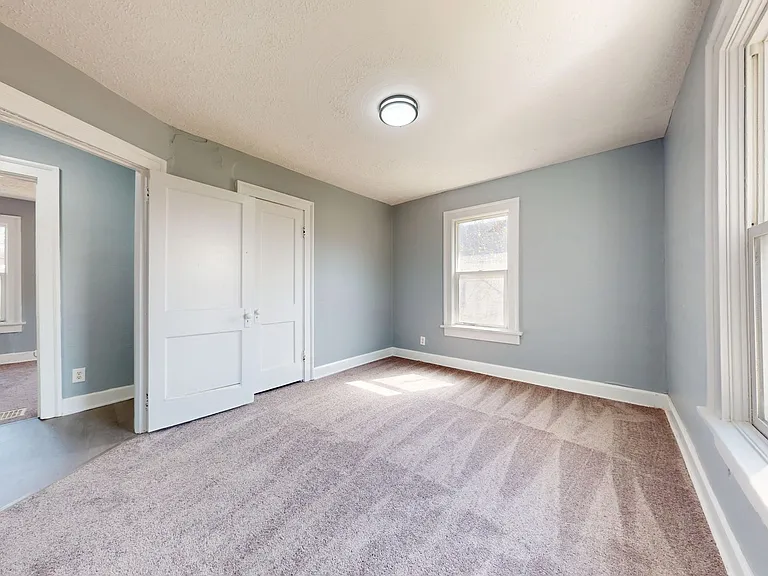 396 Grace St — Photo 7