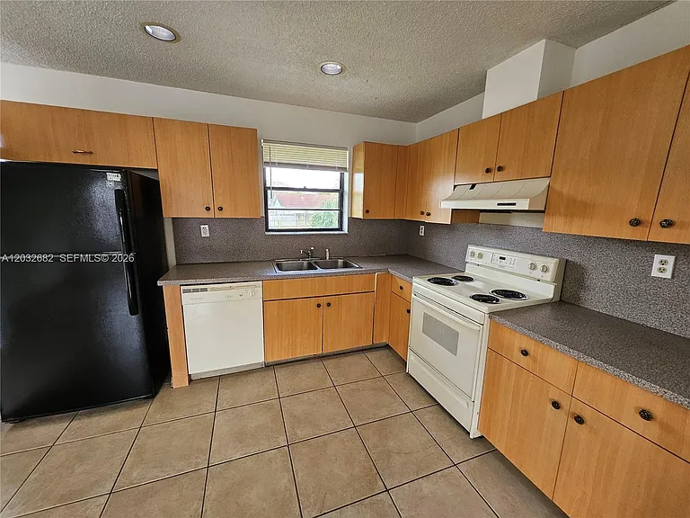 4149 SW 52nd St #1 — Photo 10