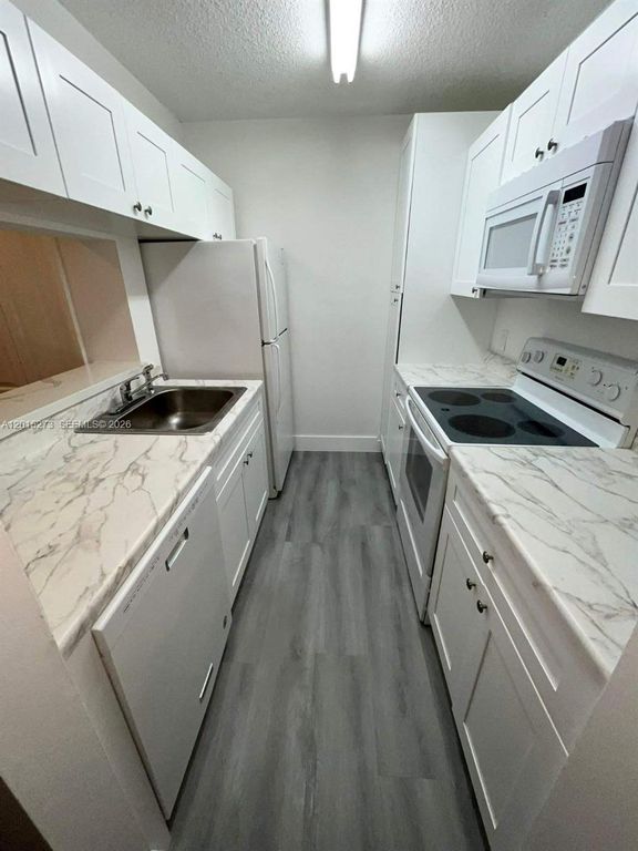 4561 W McNab Rd APT 17, photo 4