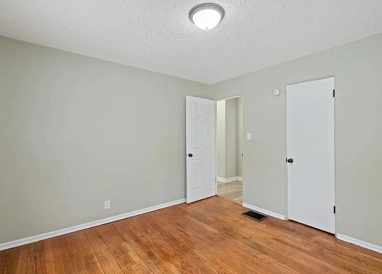 1031 Good Pl — Photo 12