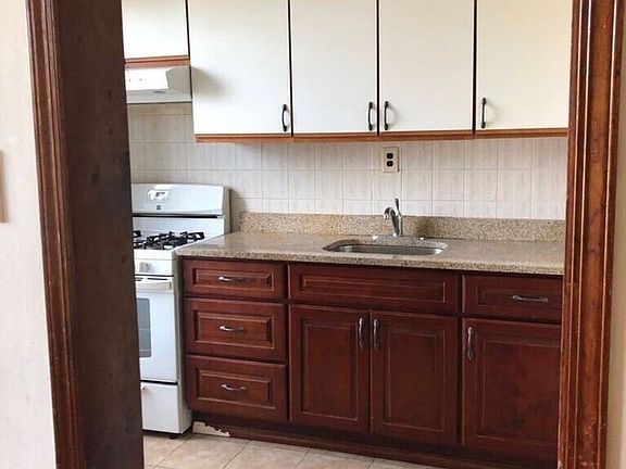 4th image of 437 49th St #2