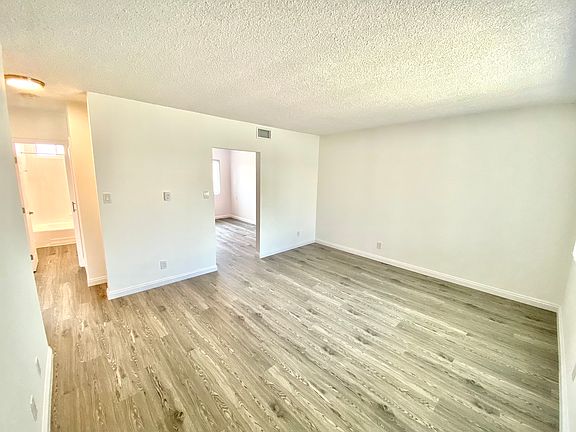 3rd image of 4363 W 136th St