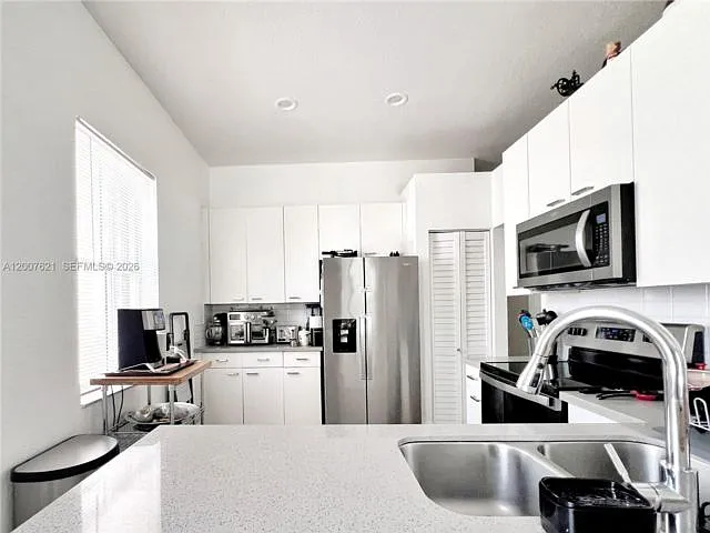 1901 Cedar Ct — Photo 2