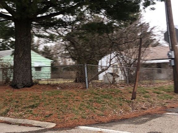2nd image of 290 Collingwood Ave