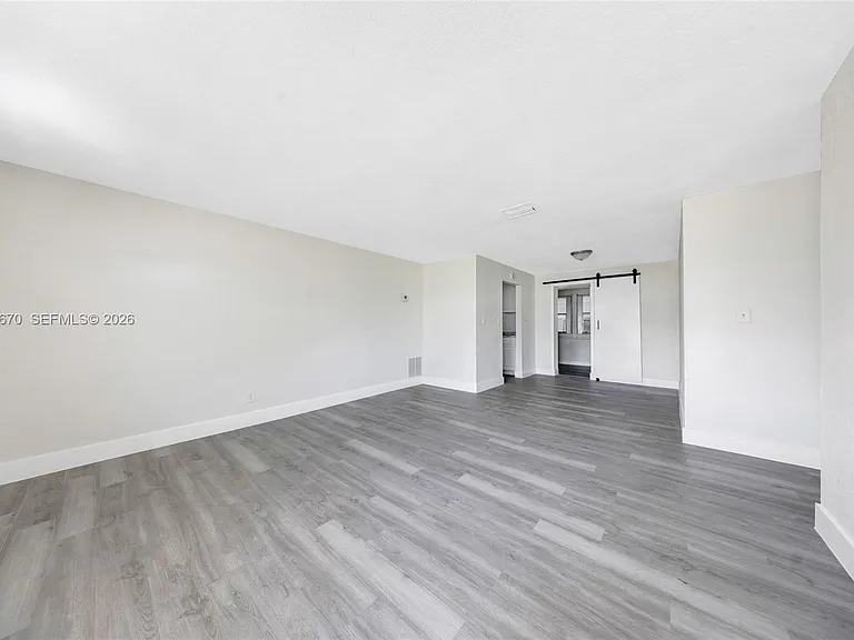 2520 NW 2nd Dr — Photo 4