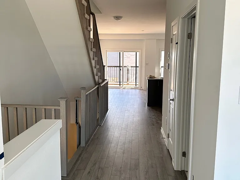 163 Hunt St N #101 — Photo 15