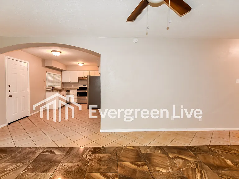 803 Catherine Ln — Photo 4