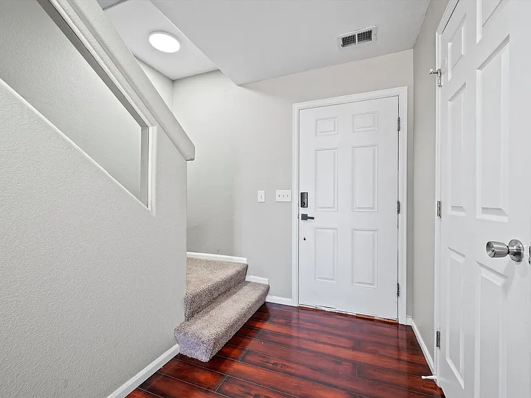 21459 Randolph Pl — Photo 3