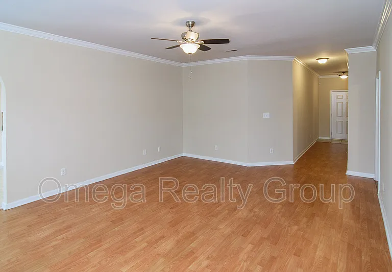 1030 Lexington Dr — Photo 9