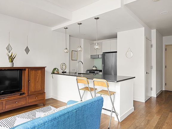 3rd image of 1063 Jackson Ave APT 4B