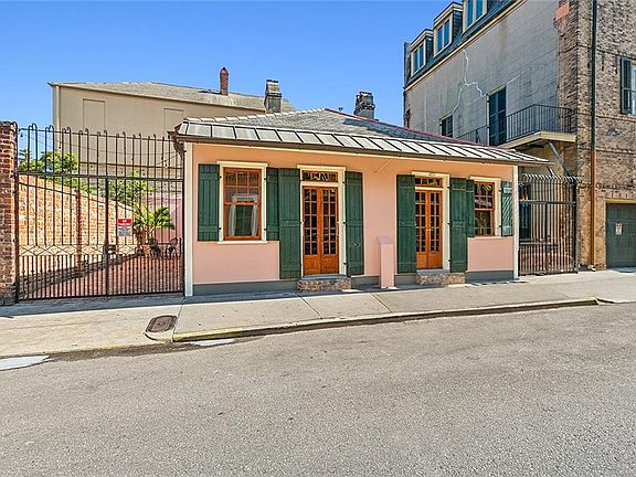 3rd image of 508 Burgundy St
