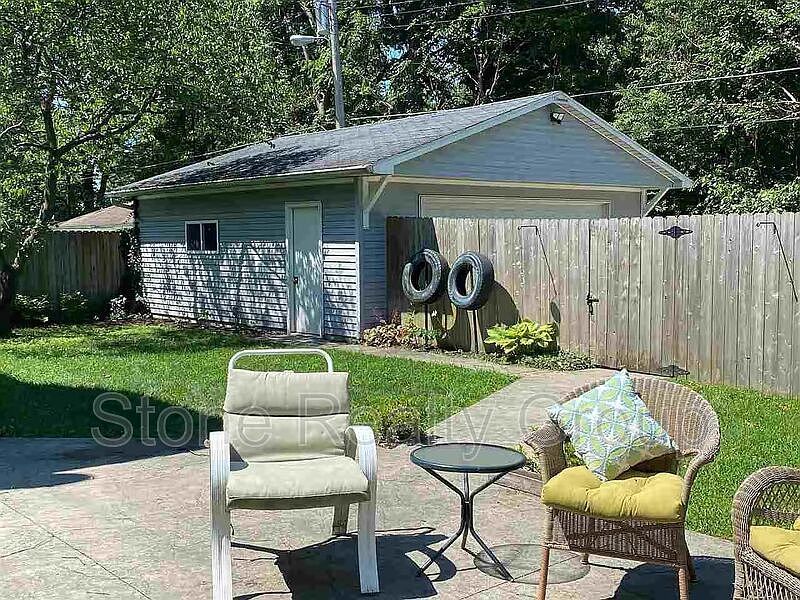 1st image of 211 Adams Blvd