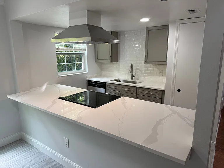 726 Edgewater Dr — Photo 6