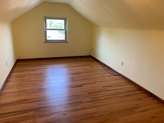 5th image of 3927 Orchard St