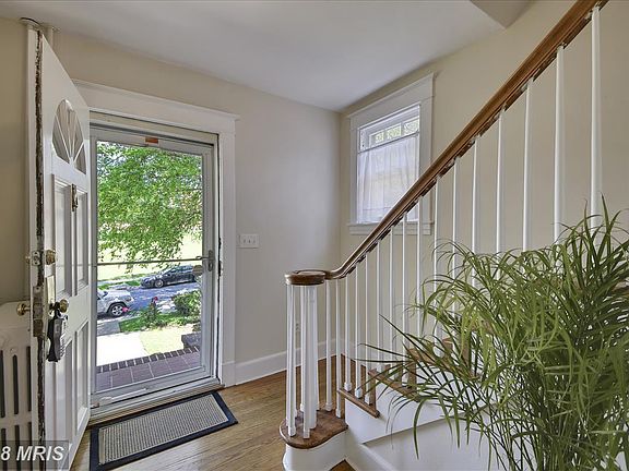 4th image of 275 Smith Ave