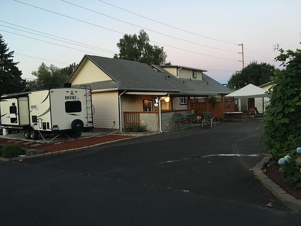 2nd image of 122 Cowlitz Dr