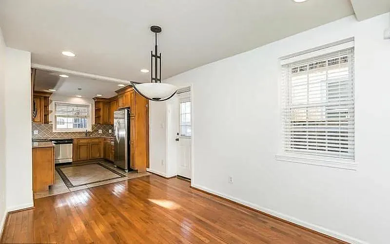 2 bed, 2.5 bath, 1600 sqft, $2,800 — Photo 3