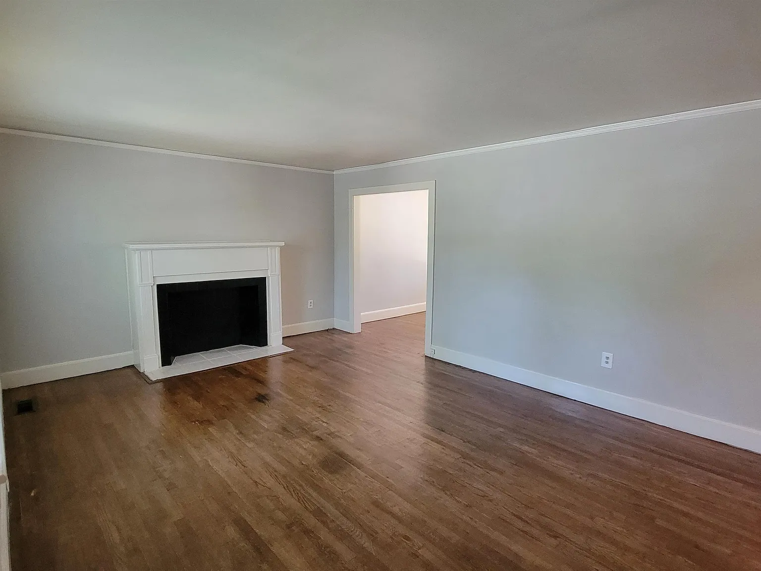 307 Jennings Avenue - 1 — Photo 4