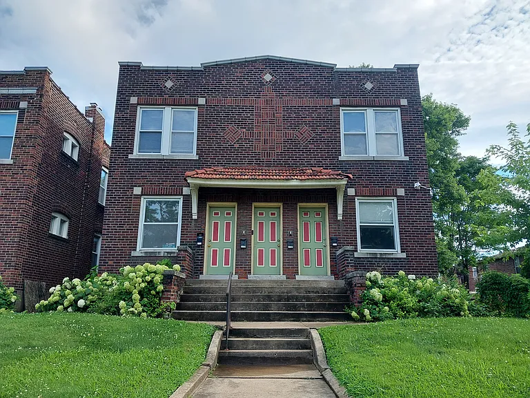 2116 Geyer Ave — Photo 7